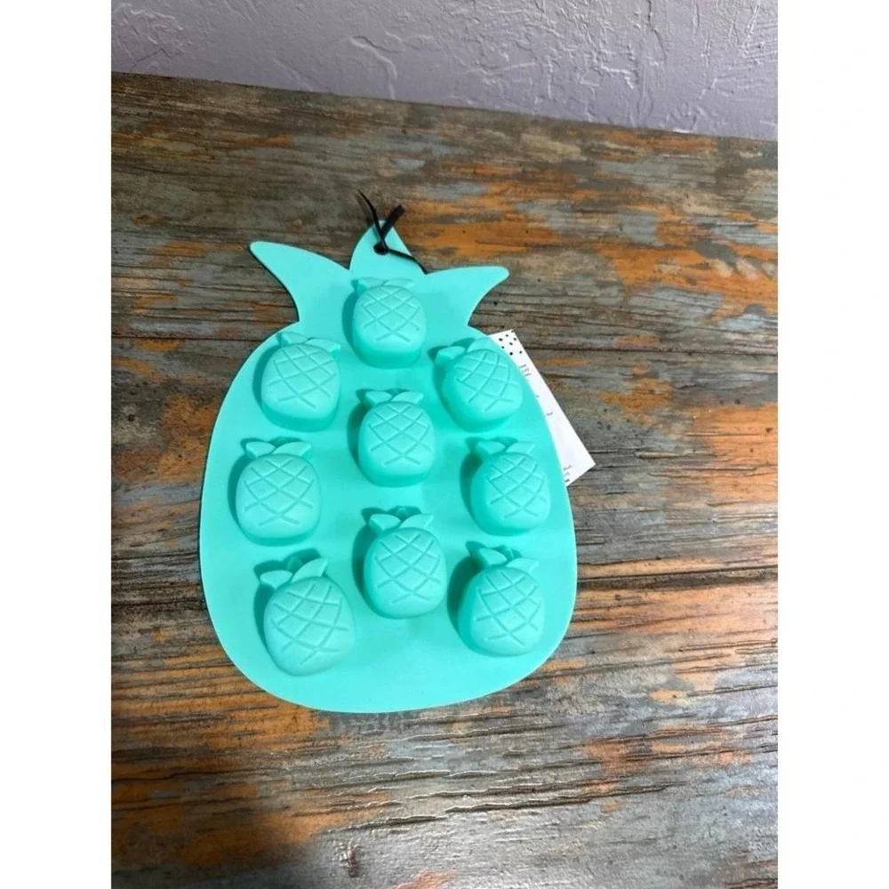 NEW!‎ Blush Pineapple Ice Mold